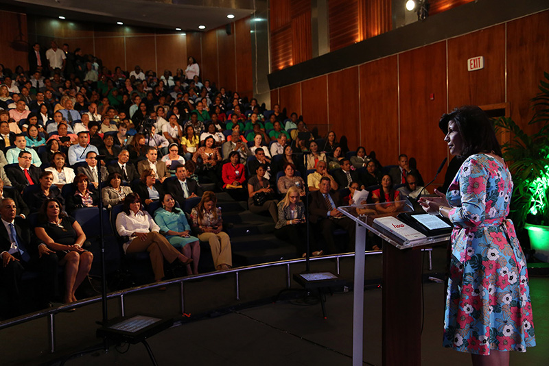 Vicepresidenta Cedeño de Fernández dicta conferencia “Trabajo como valor”