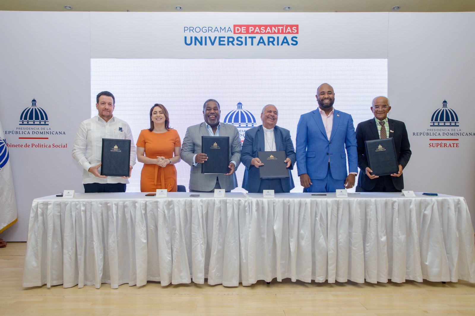 Gabinete de Política Social y universidades firman acuerdo para ofrecer pasantías remuneradas a estudiantes de distintas carreras