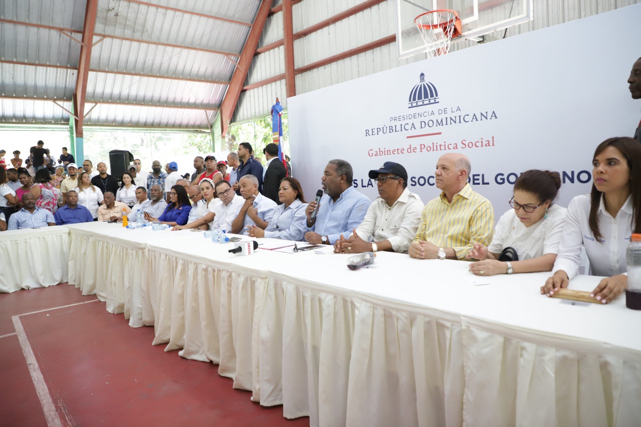 Gobierno lleva Plan de Acción Social al municipio Santo Domingo Norte