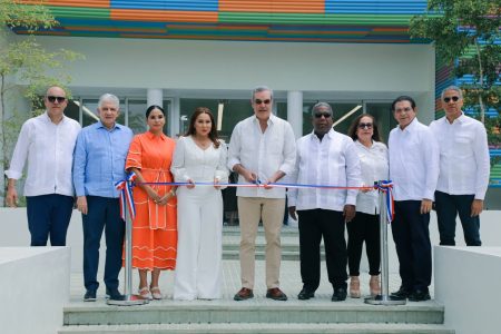 Presidente Luis Abinader inaugura el primer Centro de Desarrollo Integral para la Mujer del país