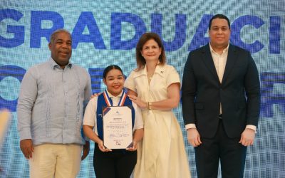 Vicepresidenta Raquel Peña encabeza octava graduación del programa Oportunidad 14-24